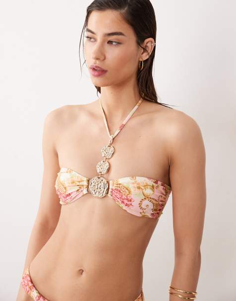 Miss Selfridge – Góra od bikini z dekoltem bandeau we wzór paisley z młotkowanym wykończeniem - view 1
