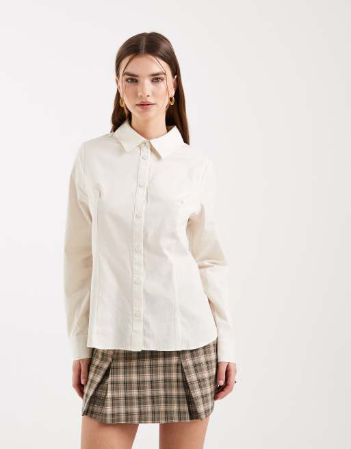 Miss Selfridge – Gräddvit, figursydd skjorta med utskurna detaljer baktill, 2 av 4