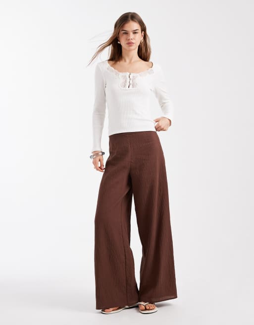Miss Selfridge – Gräddvit, ribbad topp med långa ärmar och spetsinfällningar, 2 av 4