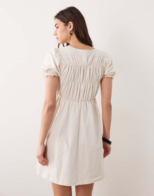 Miss Selfridge – Gräddvit, smockad miniklänning, 4 av 4