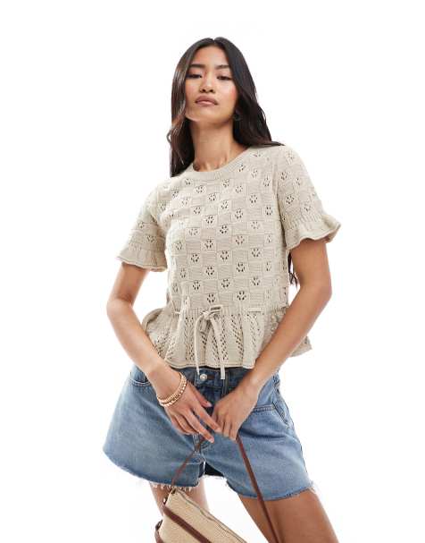 Miss Selfridge – Gräddvit, stickad kofta i peplum-modell med knytning i midjan och korta ärmar - view 1