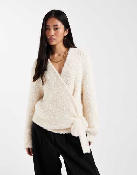 Miss Selfridge – Gräddvit, stickad tröja med omlottdesign och rosett - view 1