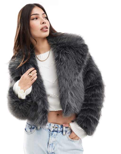 Miss Selfridge – Grafitowa kurtka o krótkim fasonie ze sztucznego futra