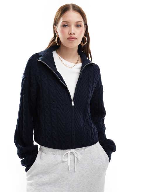 Miss Selfridge – Granatowy zapinany na zamek kardigan o krótkim fasonie z dzianiny o warkoczowym splocie