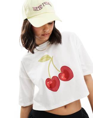 graphic cherry print cropped T-shirt in white