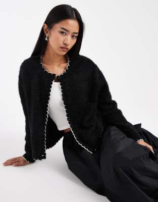 Miss Selfridge - Grobe Strickjacke in Schwarz mit Languettenstich
