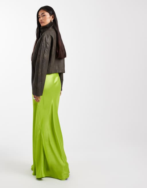 Miss Selfridge – Grön, diagonalskuren maxikjol i satin med rosett, 4 av 5