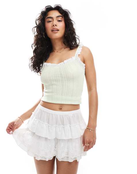 Miss Selfridge – Grön, ribbad camitopp med broderade kanter - view 1