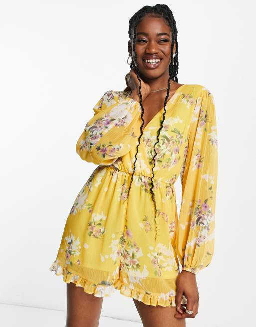 Miss Selfridge - Gul chiffon-playsuit med flæser i slå-om-design med blomstermønster