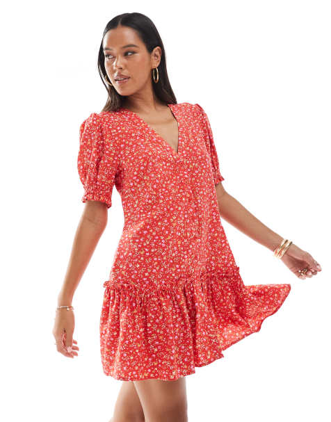 Miss Selfridge – Hängerkleid aus gesponnenem Material in Rot mit Blümchenmuster - view 1