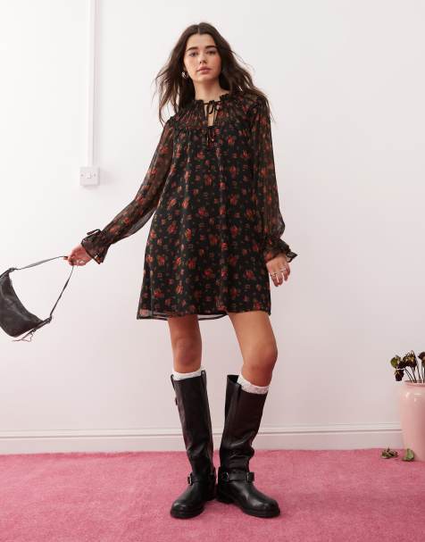 Miss Selfridge – Hängerkleid in Schwarz mit Passe - view 1