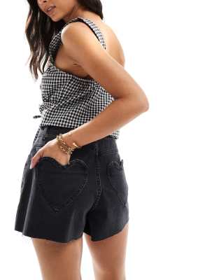 heart pocket denim shorts in washed black