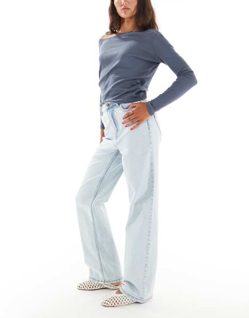 Miss Selfridge heart pocket straight leg jean in ice bleach wash, 3 of 5