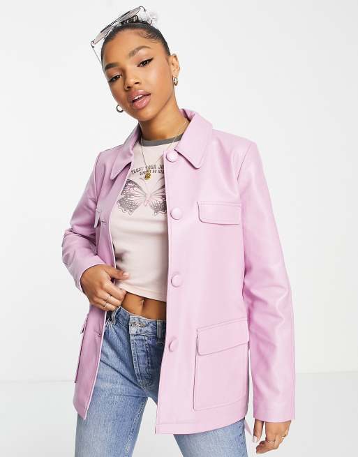 Miss Selfridge – Hemdjacke aus Kunstleder in Rosa mit Bindeband in der Taille 