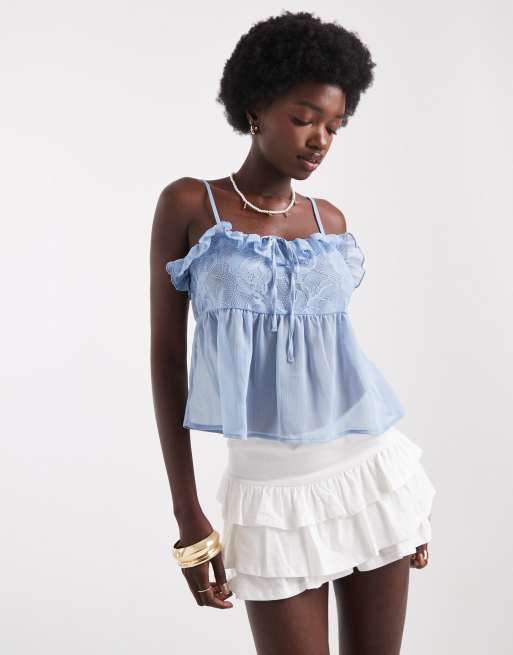 Miss Selfridge - Hemdje met kanten inzetstuk en bandjes in baby blauw