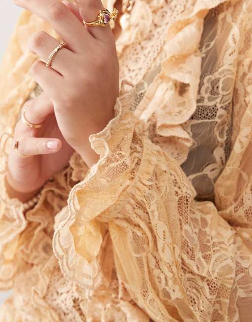 Miss Selfridge - Heritage blouse met kanten afwerking en knoopsluiting in crème, 3 van 4