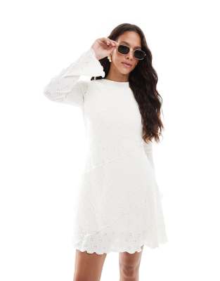 Miss Selfridge - Hinten Gebundenes Jersey-Minikleid in Creme mit Strukturmustermix-Weiß