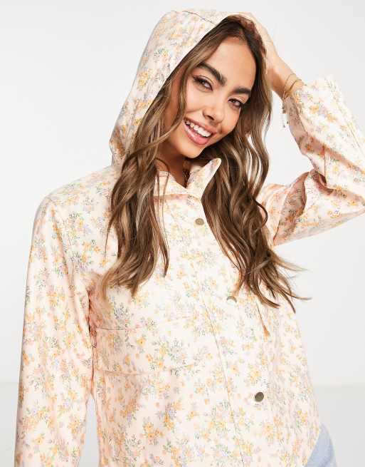 Miss Selfridge - Impermeabile corto color pesca con stampa a fiori