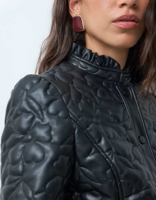 Miss Selfridge Jacke in Lederoptik mit Blumenmuster, Steppung und Rüschenkragen, 3 von 4