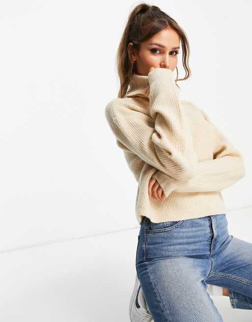 Miss Selfridge – Jasnobeżowy sweter z długim rękawem i drapowanym dekoltem