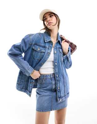 Miss Selfridge – Jasnoniebieska jeansowa kurtka oversize z motywem serca