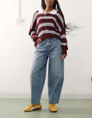 Miss Selfridge - Jeans in hellblauer Waschung mit abgerundetem Beinschnitt
