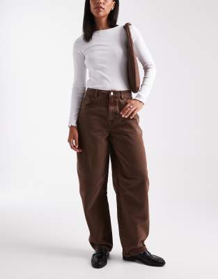 Miss Selfridge - Jeans in schokobrauner Waschung mit abgerundetem Beinschnitt-Brown