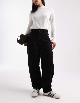 Miss Selfridge - Jeans in Schwarz mit Barrel-Leg-Schnitt