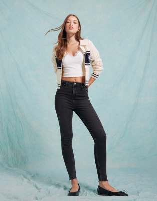 Miss Selfridge - Jeans in schwarzer Waschung mit engem Schnitt und hohem Bund