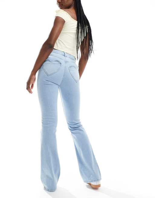 Miss Selfridge - Jeans med svaj og hjerteformet lomme i afbleget vask