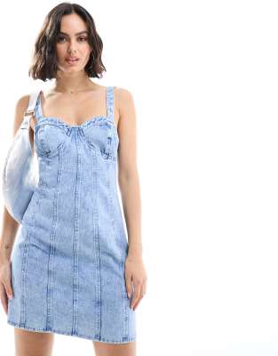 Miss Selfridge - Jeans-Minikleid in blauer Acid-Waschung mit Nahtdetails