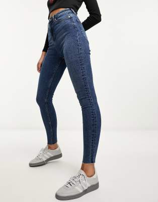 Miss Selfridge - Jeans mit engem Schnitt in Indigo-Waschung-Blau