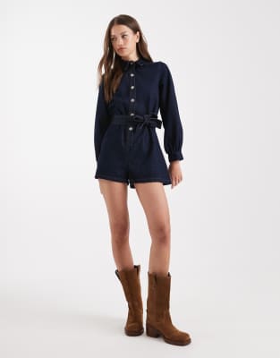 Miss Selfridge - Jeans-Playsuit in indigoblauer Waschung mit Bindegürtel-Marineblau