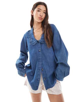Miss Selfridge - Jeanshemd in mittlerer Waschung mit Rüschenkragen-Blau