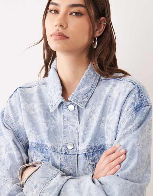 Miss Selfridge – Jeansjacke in blauer Waschung mit Blumendetail, Kombiteil, 3 von 4