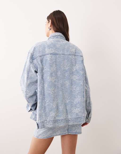 Miss Selfridge – Jeansjacke in blauer Waschung mit Blumendetail, Kombiteil, 4 von 4
