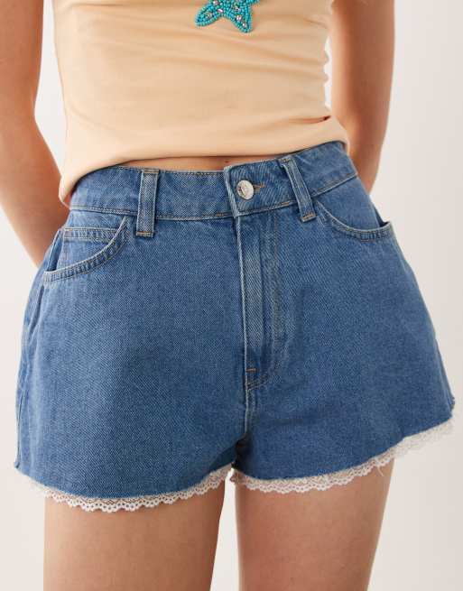 Miss Selfridge – Jeansshorts i mom-modell med uddkanter, 3 av 5