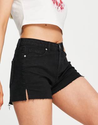 Miss Selfridge - Jeansshorts in Schwarz mit seitlichen Schlitzen