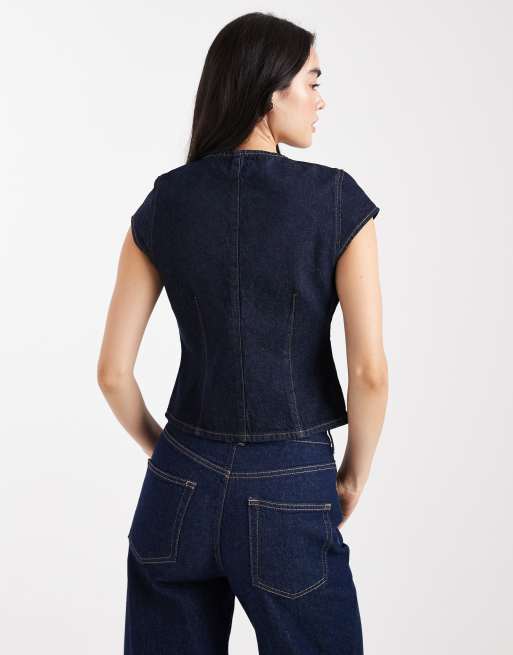 Miss Selfridge – Jeansweste in indigoblauer Waschung mit Kappärmeln, 3 von 4
