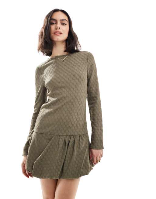 Miss Selfridge – Jerseykleid in hellem Khaki mit tiefer Taille und Ballonsaum, 3 von 4