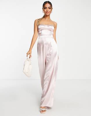 Miss Selfridge - Jumpsuit aus Satin in Zartrosa mit weitem Bein und Strassbesatz