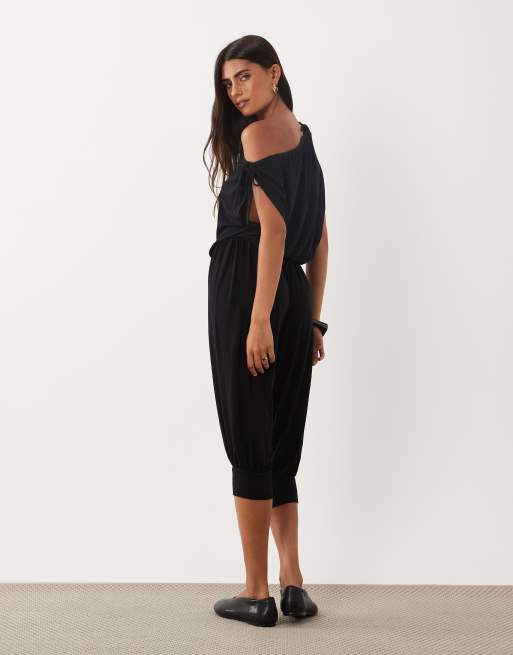 Miss Selfridge jumpsuit med bara axlar och capri-ben i svart, 4 av 4