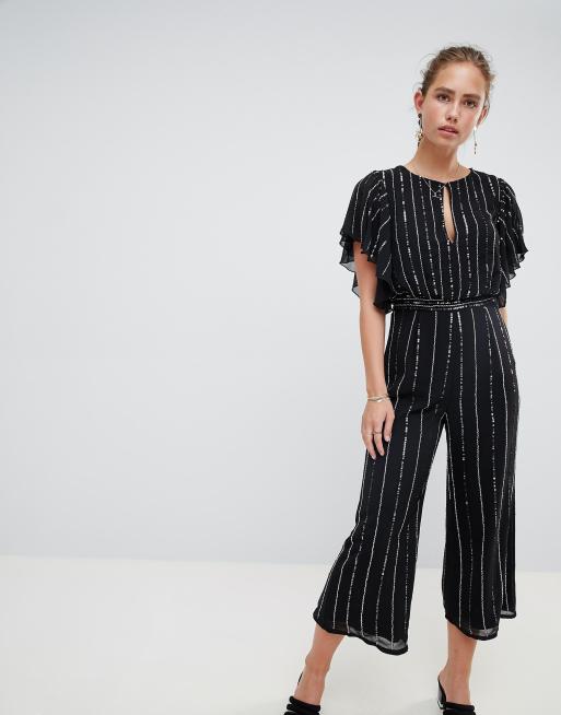 Miss Selfridge – Jumpsuit mit glitzernden Streifen und Flügelärmeln