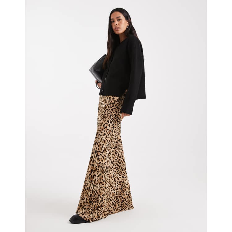 Miss Selfridge - Robe courte de plage à col bénitier et imprimé léopard