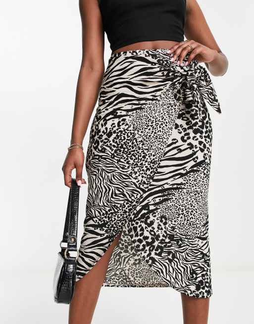 Miss Selfridge - Jupe portefeuille mi-longue à imprimé animal effet patchwork