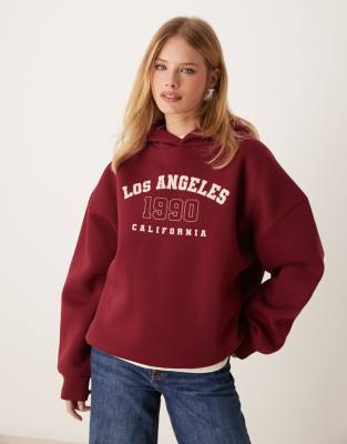 Miss Selfridge - Kapuzenpullover in Burgunderrot mit „Los Angeles"-Print