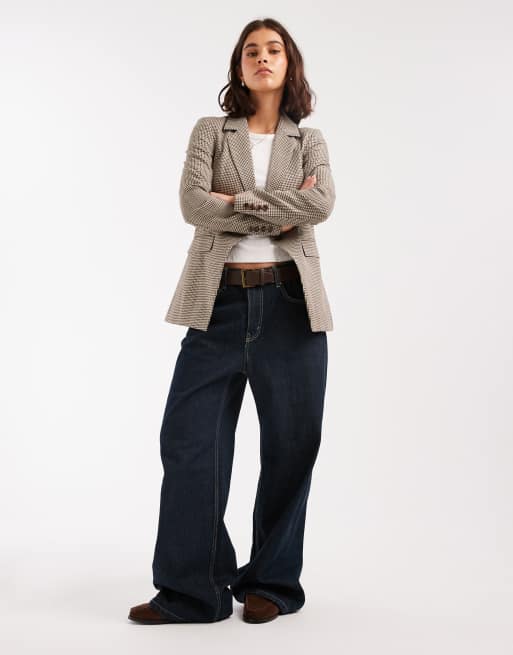 Miss Selfridge – Karierter, taillierter Blazer in neutralen Farben, 2 von 4