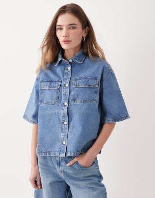 Miss Selfridge - Kastiges Hemd aus Denim in mittelblauer Waschung