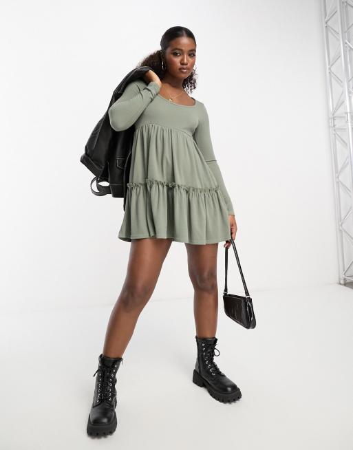 Miss Selfridge – Khakifärgad, panelsydd smockklänning med långa ärmar