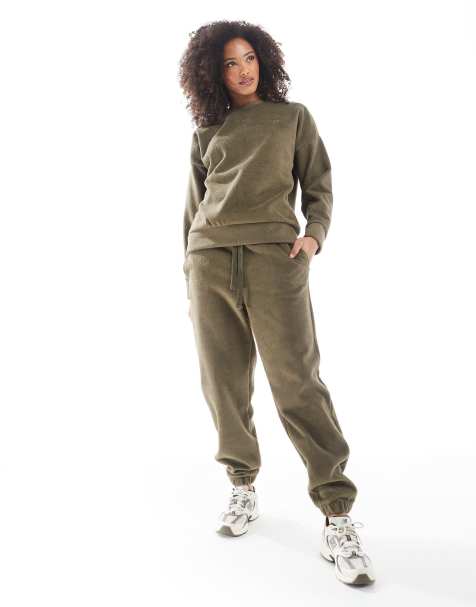 Miss Selfridge – Khakifärgade mjukisbyxor i oversize med fleecefoder - view 1